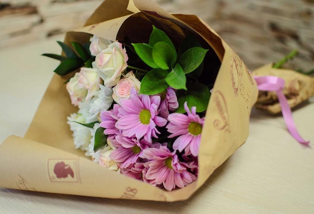 Букет цветов из: Розы и Хризантемы в Гиганте