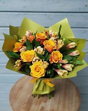 Букет цветов из:  Альстромерии и Розы в Гиганте