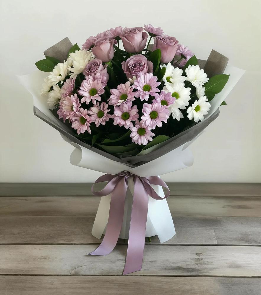 Букет цветов из: Хризантемы и Розы в Гиганте