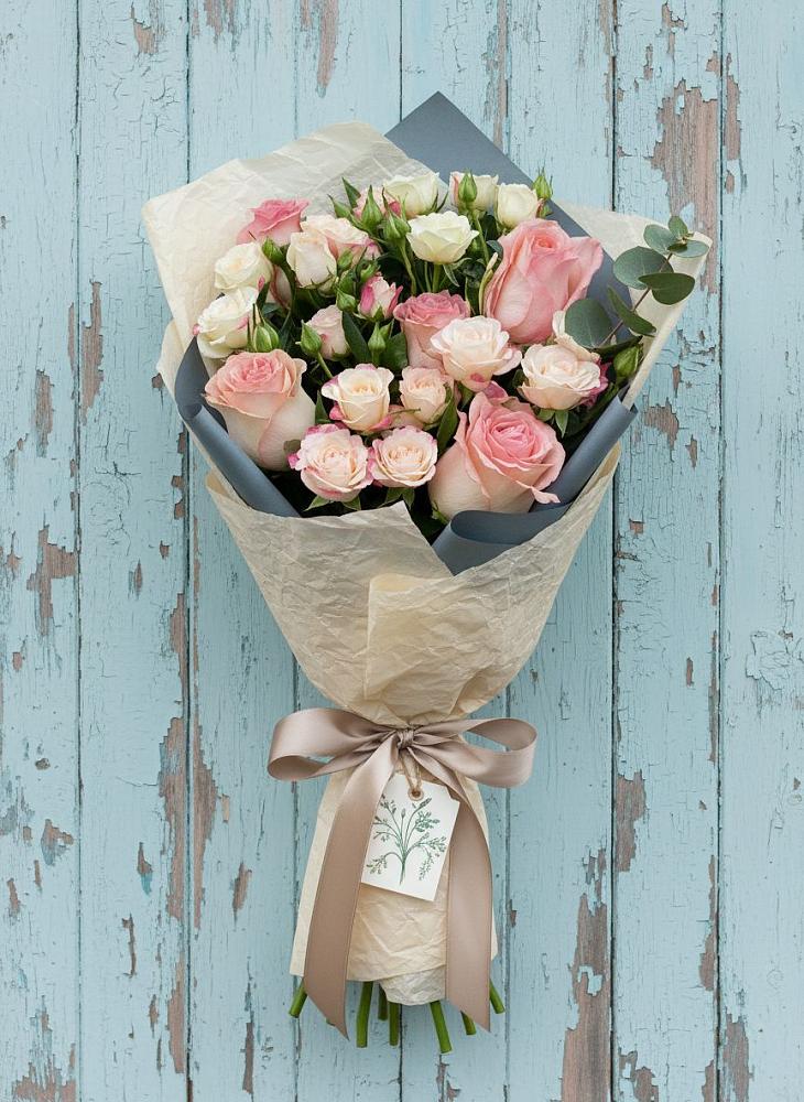 Букет цветов из: Розы в Гиганте