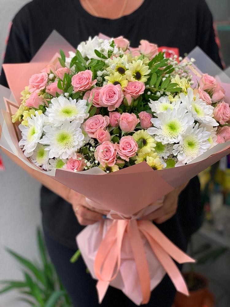 Букет цветов из: Розы и Хризантемы в Гиганте