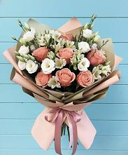 Букет цветов из:  Розы, Альстромерии и Лизиантусы в Гиганте