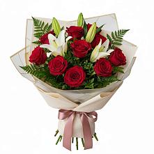 Букет цветов из:  Лилии и Розы в Гиганте