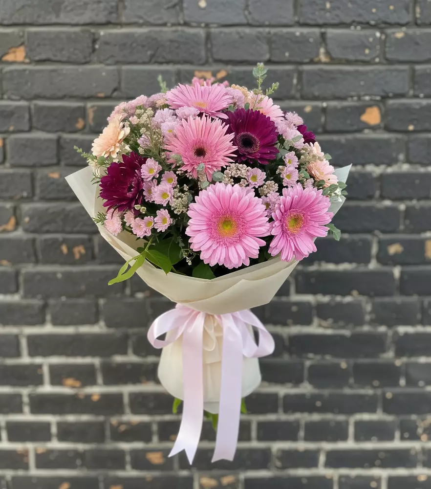 Букет цветов из: Герберы и Хризантемы в Гиганте