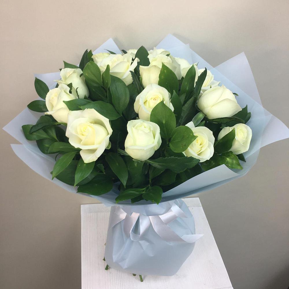 Букет 15 Белых роз Проуд в Гиганте