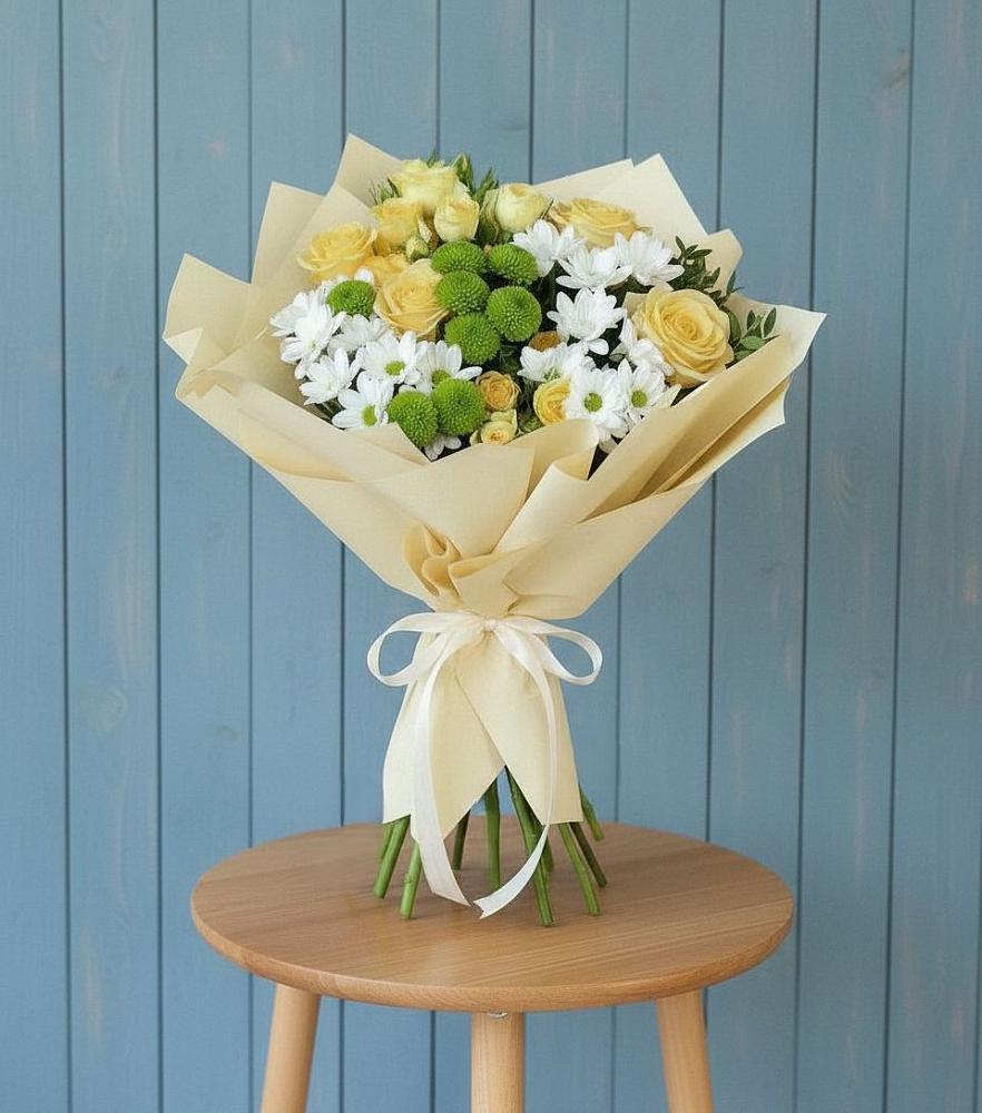 Букет цветов из: Хризантемы и Розы в Гиганте