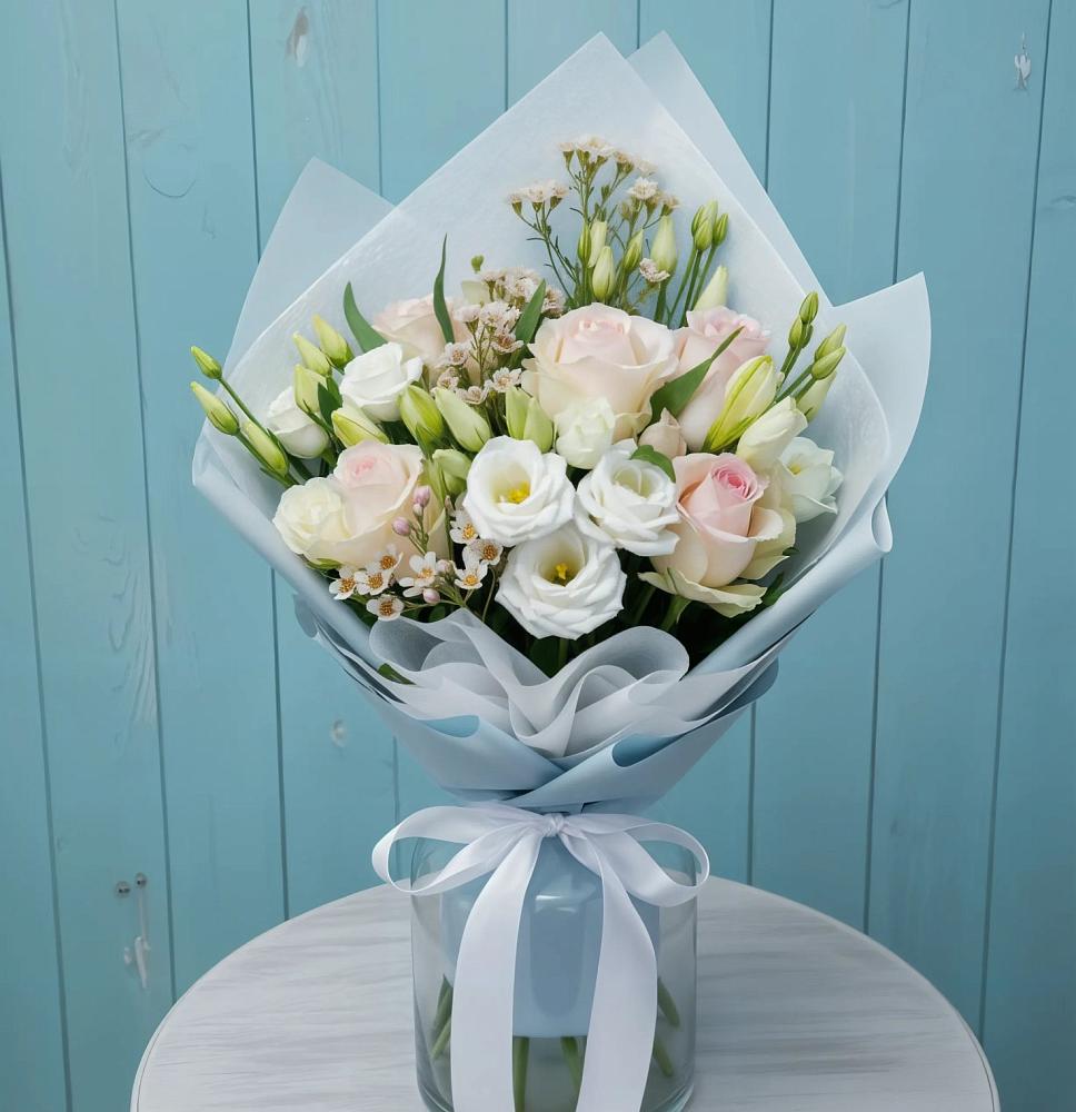 Букет цветов из: Розы и Лизиантусы в Гиганте