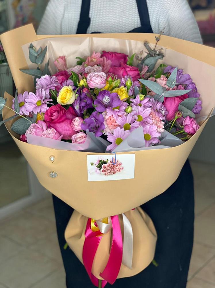 Букет цветов из: Хризантемы, Гвоздики и Альстромерии в Гиганте