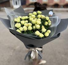 Букет Белые кустовые розы Солинеро в Гиганте