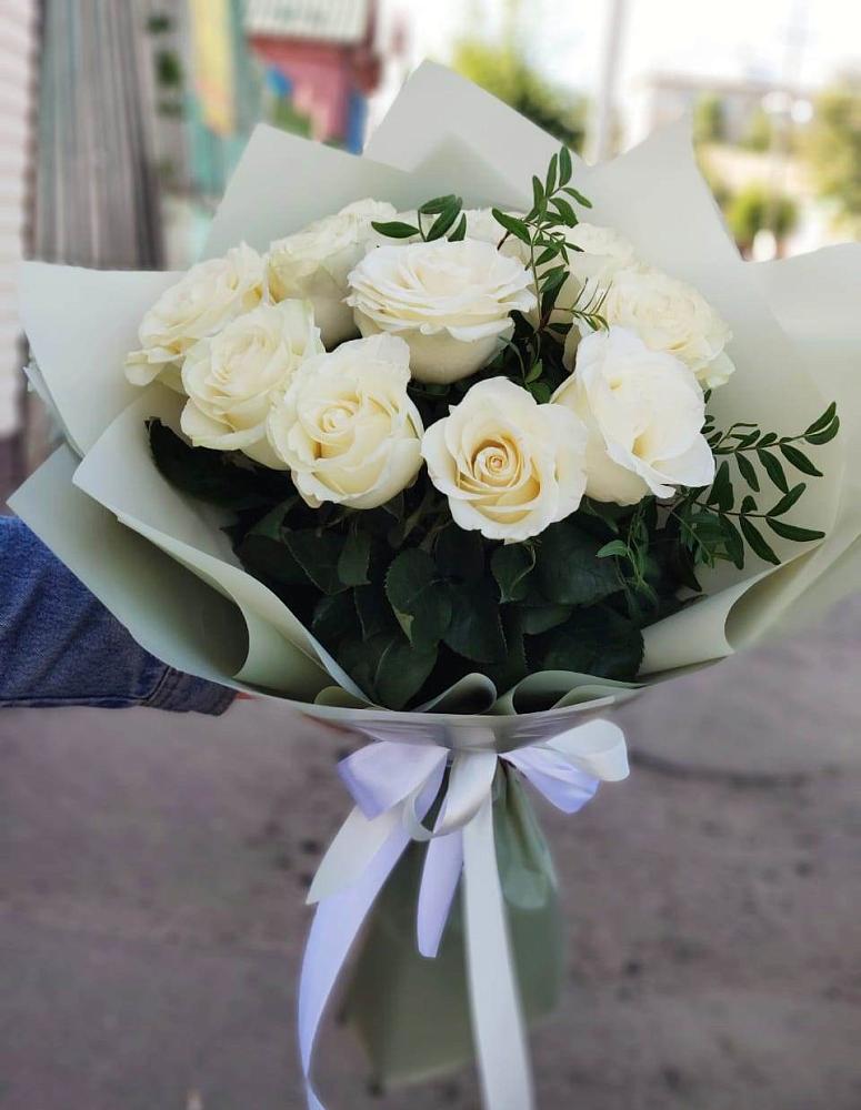 Букет Белые розы Проуд в Гиганте