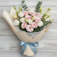 Букет цветов из:  Лизиантусы в Гиганте