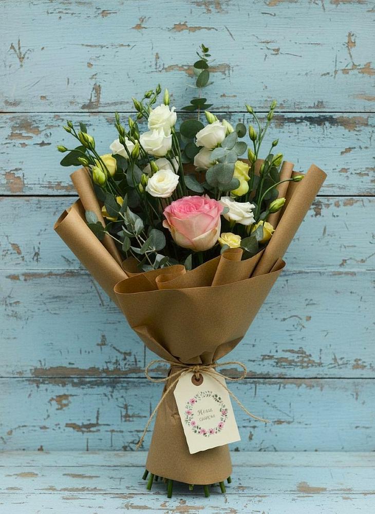 Букет цветов из: Розы и Лизиантусы в Гиганте