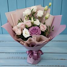 Букет цветов из:  Розы и Лизиантусы в Гиганте
