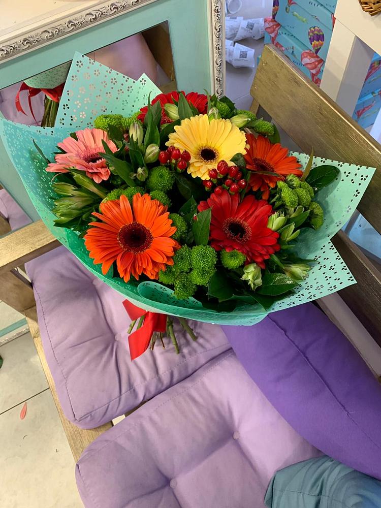 Букет цветов из: Герберы, Хризантемы и Альстромерии в Гиганте