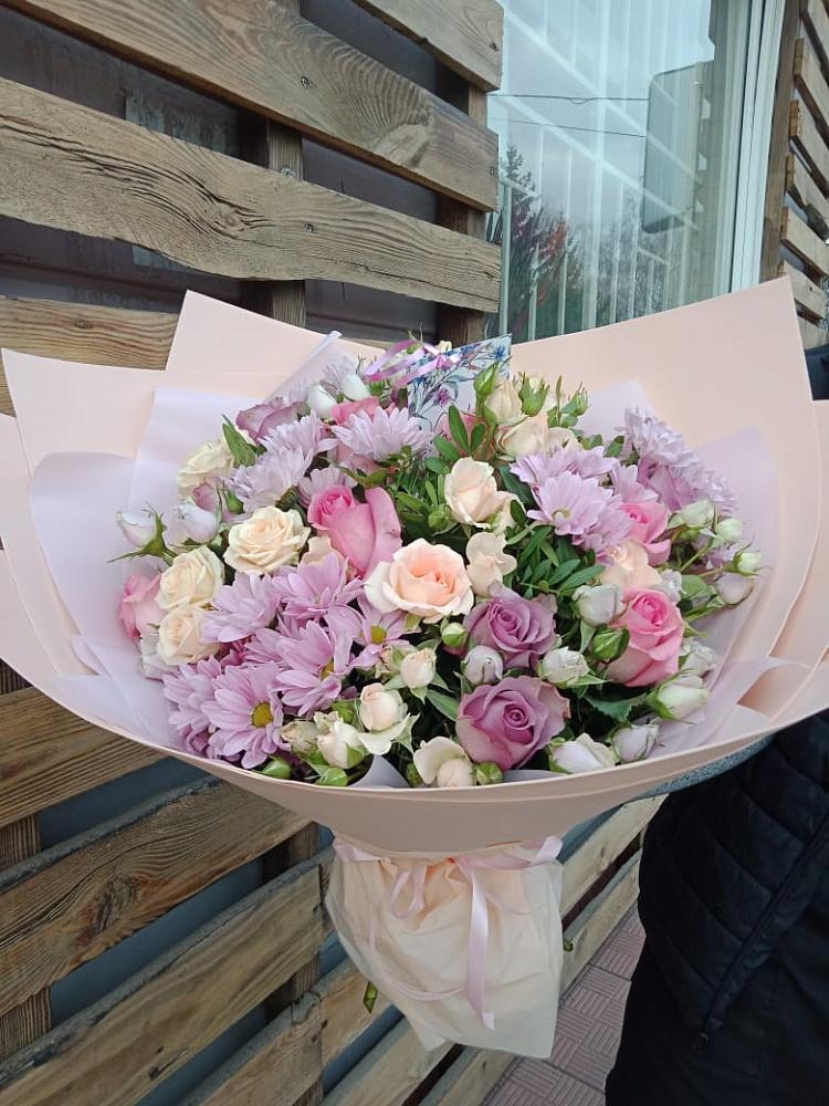 Букет цветов из: Розы и Хризантемы в Гиганте