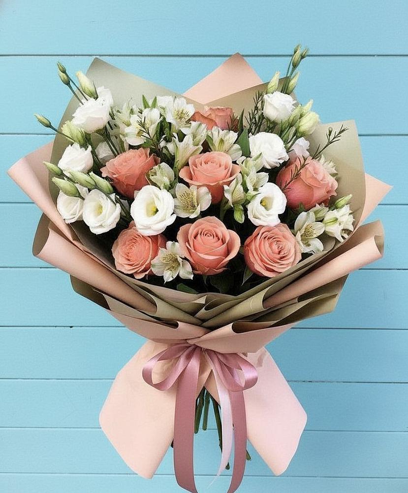 Букет цветов из: Розы, Альстромерии и Лизиантусы в Гиганте