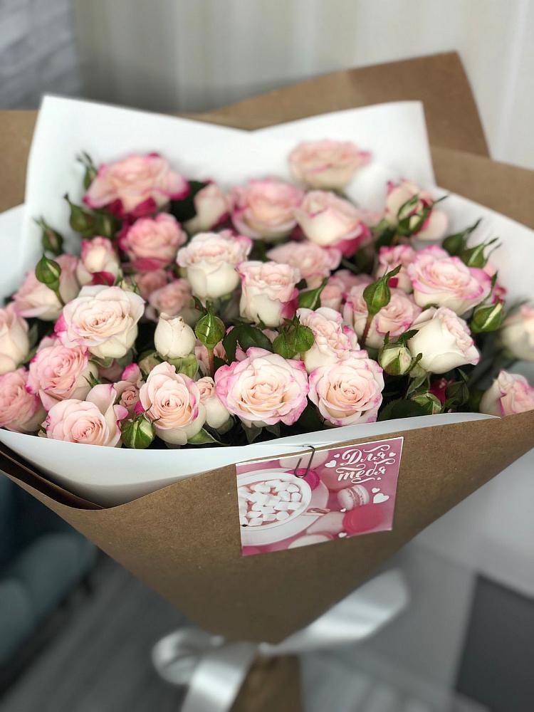 Букет цветов из: Розы в Гиганте