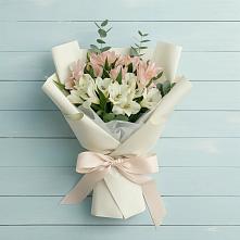 Букет цветов из:  Альстромерии в Гиганте