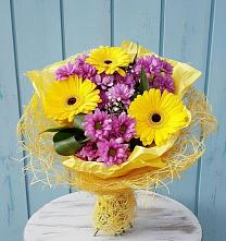 Букет цветов из:  Хризантемы и Герберы в Гиганте