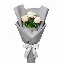 Букет 3 белые розы в Гиганте