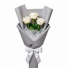 Букет 3 белые розы в Гиганте