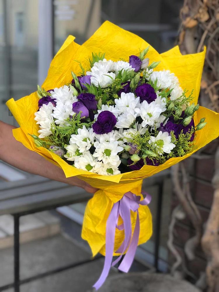 Букет цветов из: Ирисы, Хризантемы и Ромашки в Гиганте