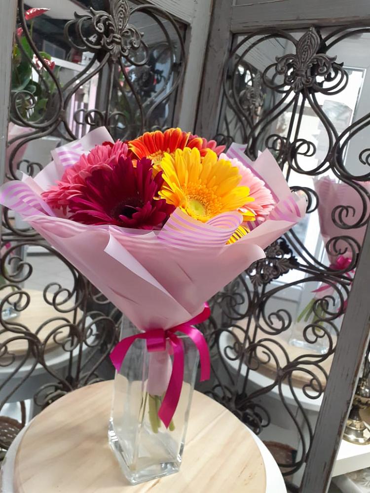 Букет цветов из: Герберы в Гиганте