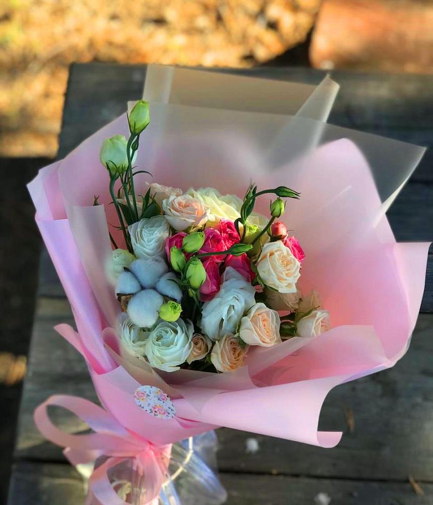 Букет цветов из: Розы и Лизиантусы в Гиганте