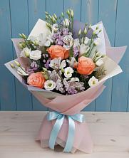 Букет цветов из:  Лизиантусы, Розы, Альстромерии и Гипсофила в Гиганте