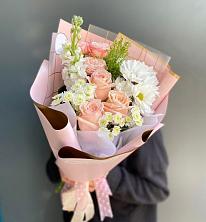 Букет цветов из:  Хризантемы и Розы в Гиганте