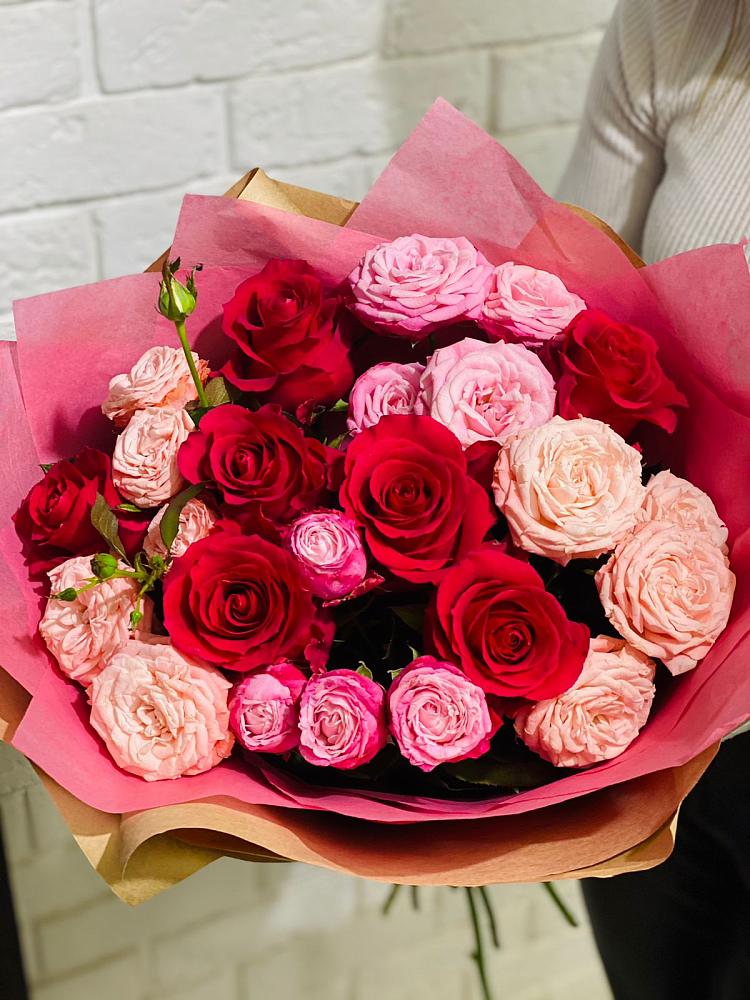 Букет цветов из: Розы в Гиганте