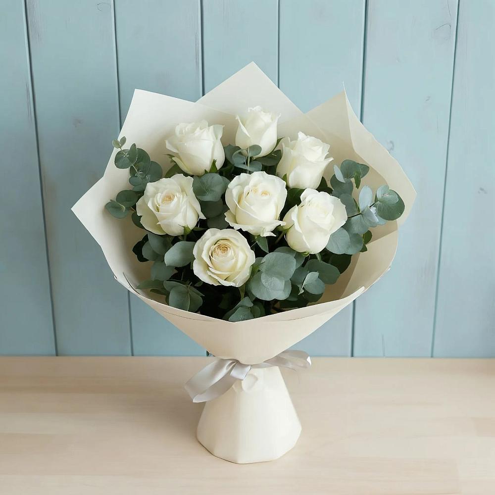Букет Белые розы в Эвкалипте в Гиганте