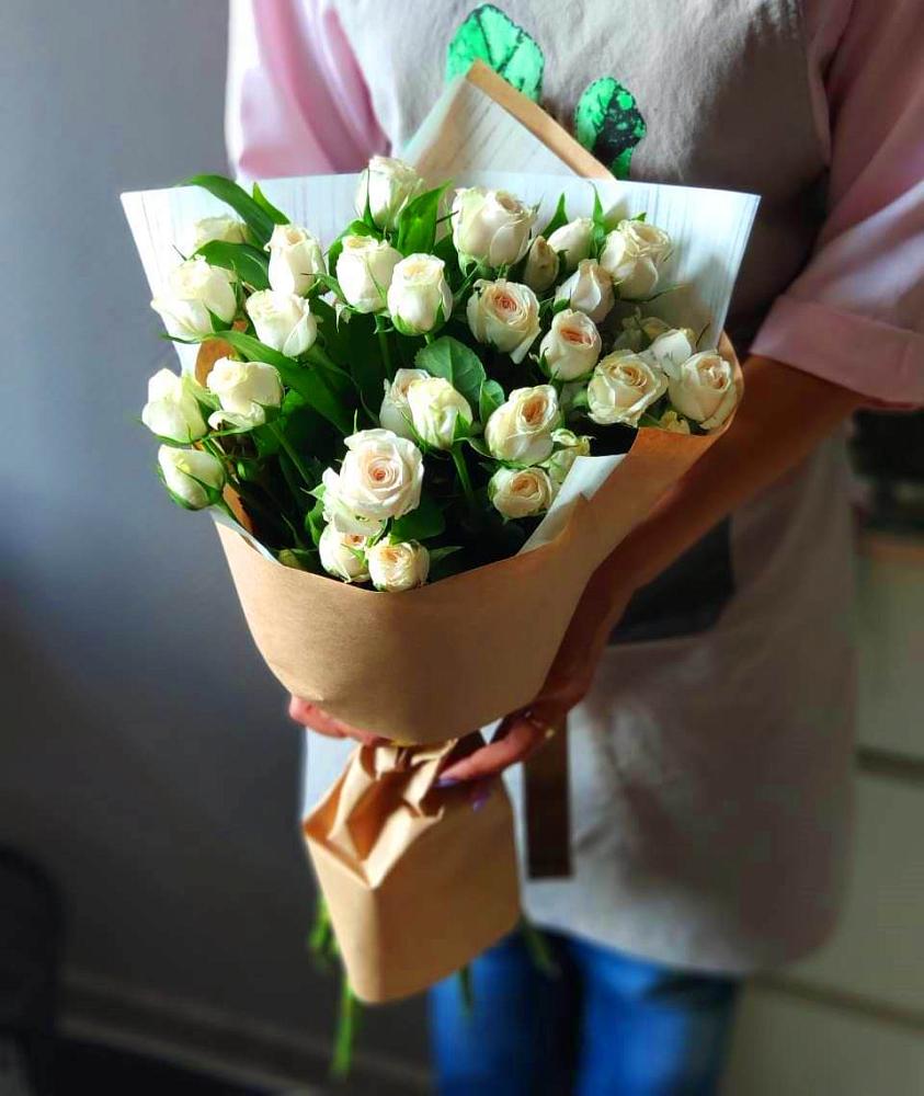 Букет цветов из: Розы в Гиганте