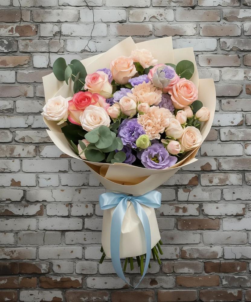 Букет цветов из: Розы, Лизиантусы и Гвоздики в Гиганте