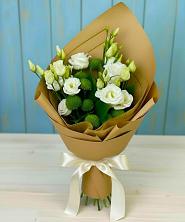 Букет цветов из:  Хризантемы и Лизиантусы в Гиганте