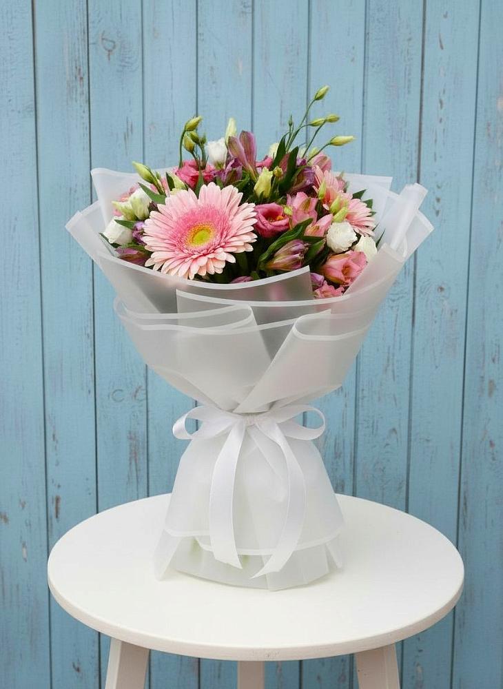 Букет цветов из: Герберы, Альстромерии и Лизиантусы в Гиганте