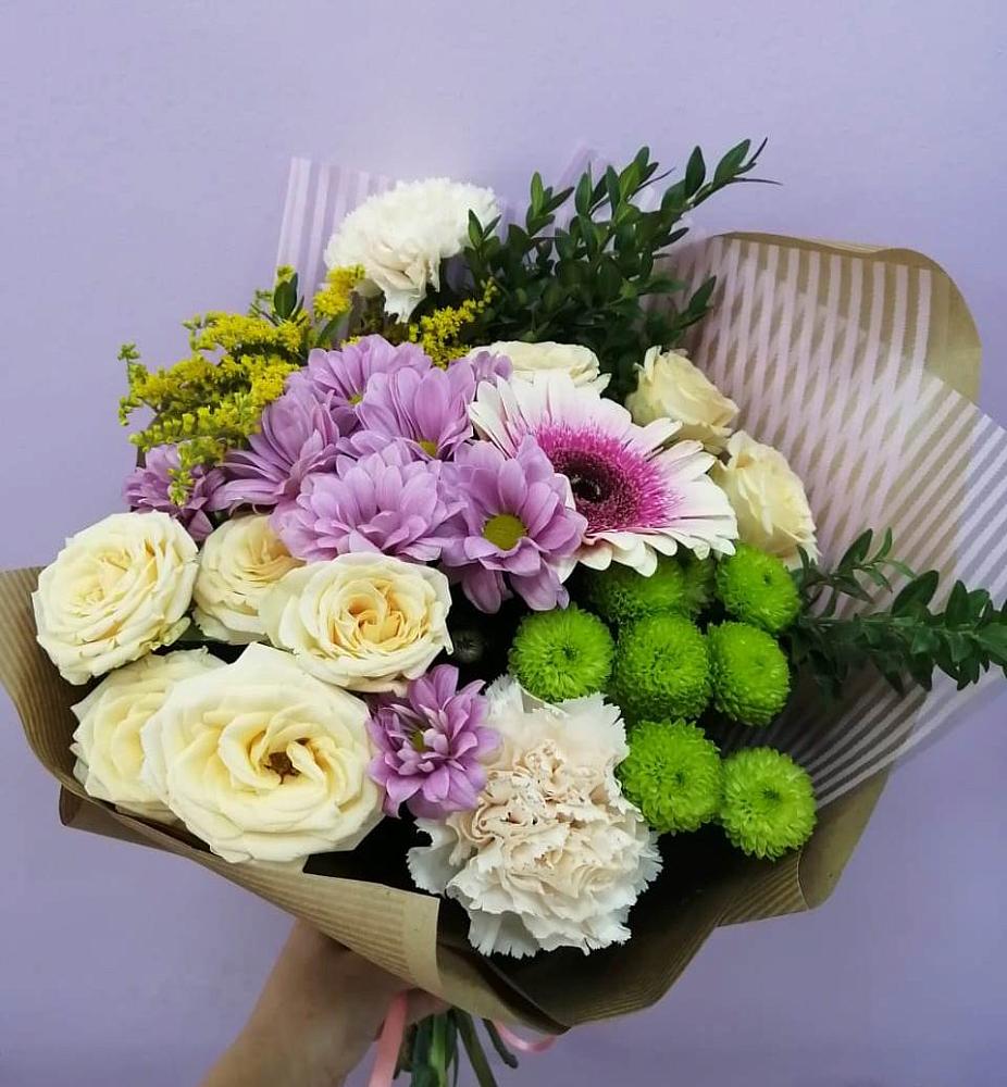 Букет цветов из: Хризантемы, Розы, Гвоздики и Герберы в Гиганте