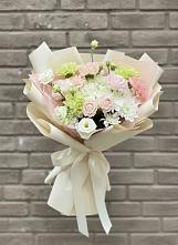 Букет цветов из:  Гвоздики, Розы, Лизиантусы и Хризантемы в Гиганте
