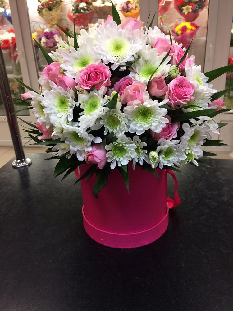 Цветочная композиция из Розы и Хризантемы в шляпной коробке в Гиганте