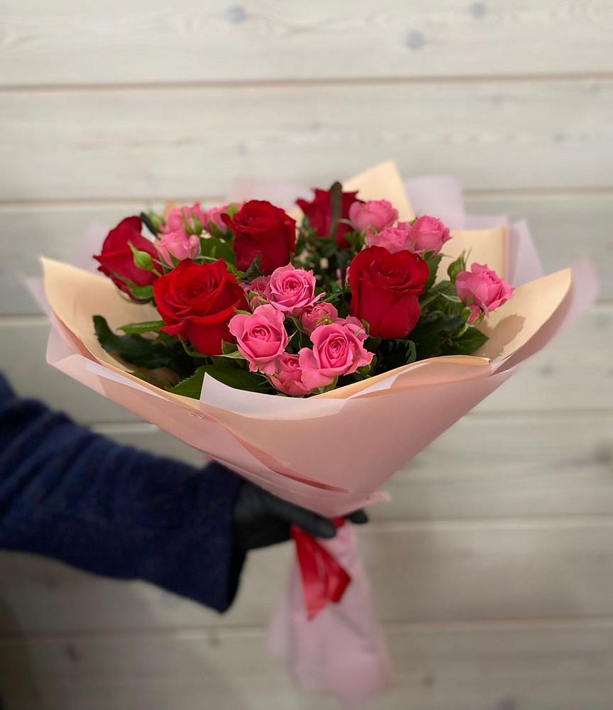 Букет цветов из: Розы в Гиганте