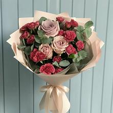 Букет цветов из:  Гвоздики и Розы в Гиганте