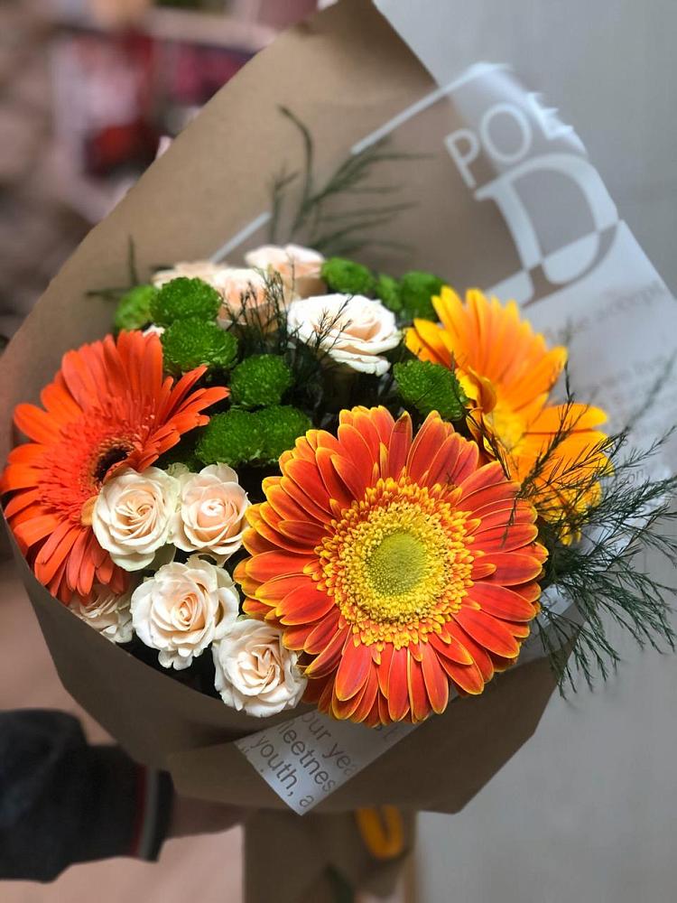 Букет цветов из: Герберы, Хризантемы и Розы в Гиганте