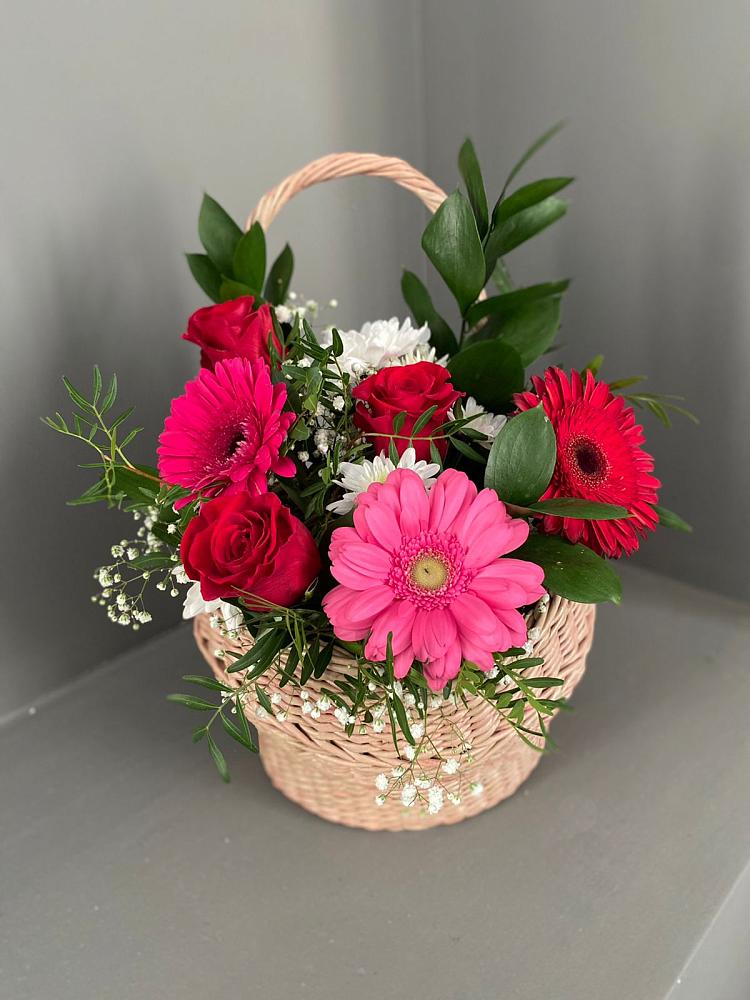 Цветочная композиция из Розы, Хризантемы и Герберы в корзине в Гиганте