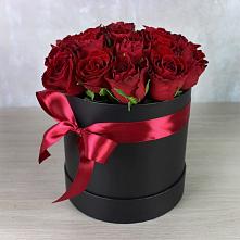 Цветочная композиция из Розы в шляпной коробке в Гиганте