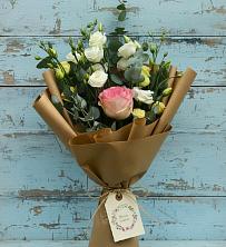 Букет цветов из:  Розы и Лизиантусы в Гиганте