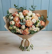 Букет цветов из:  Альстромерии и Розы в Гиганте