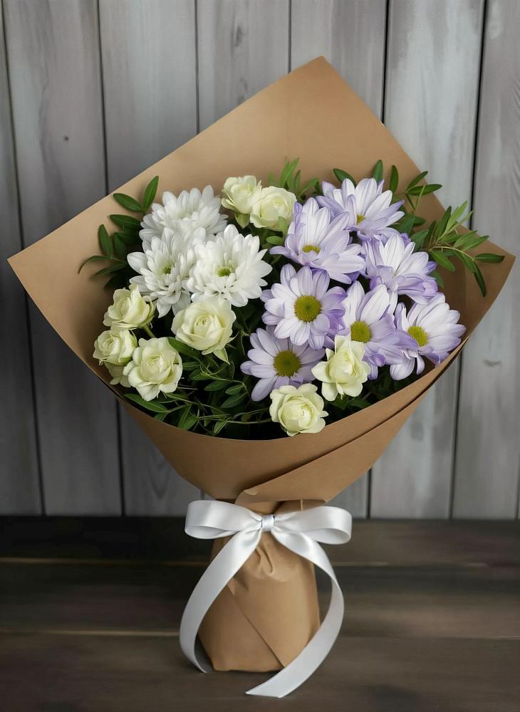 Букет цветов из: Хризантемы и Розы в Гиганте