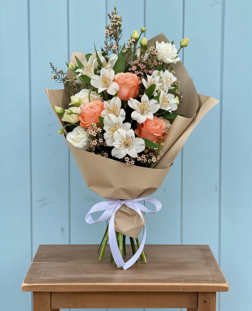 Букет цветов из: Альстромерии, Лизиантусы, Розы и Хризантемы в Гиганте