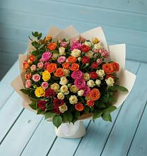 Букет Микс из разноцветных кустовых роз в Гиганте