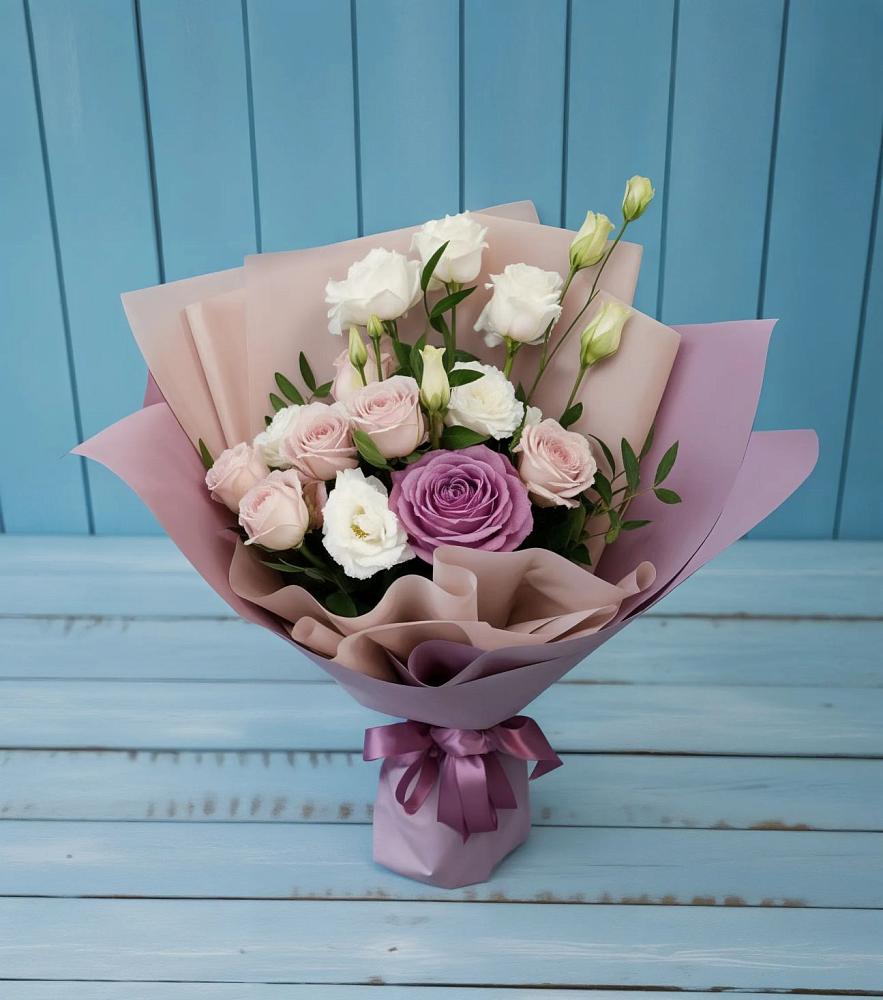 Букет цветов из: Розы и Лизиантусы в Гиганте